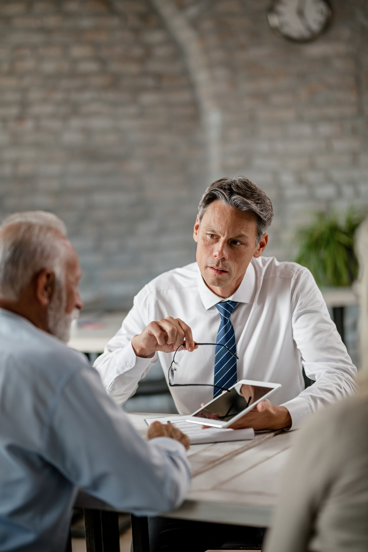 Atendimento previdenciário com cliente no escritório